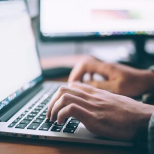 001-veicoli-elettrici-manomissioni-pericolo-informatico