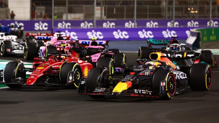 Racingnews365: Mercedes e Ferrari in vetta