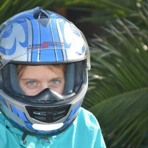 001-limite-utilizzo-copricapo-protettivo-motocicletta