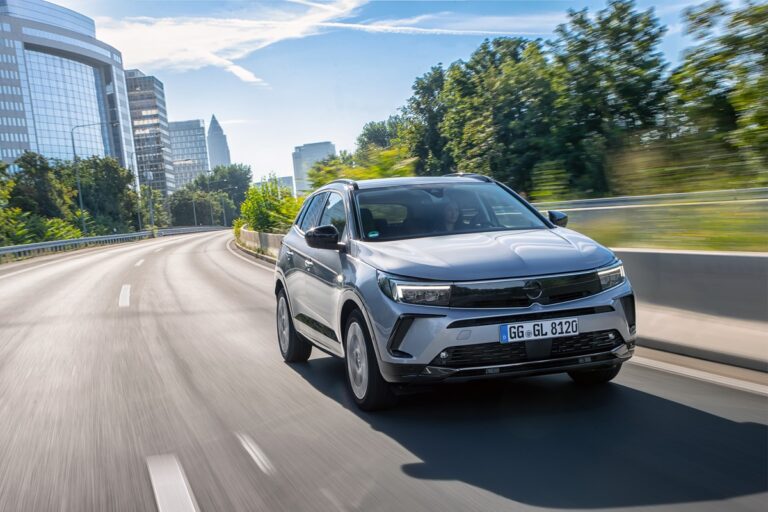 001-suv-marchio-tedesco-si-rinnova-dettagli-modello-ventiventiquattro