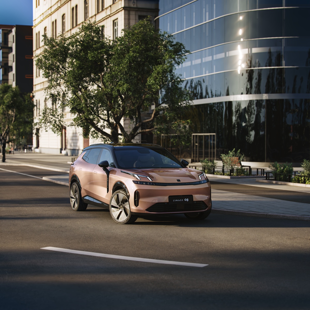 001-azienda-svedese-nuovo-suv-mix-tecnologia-prestazioni