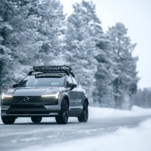 001-casa-svedese-potenzia-suv-elettrico