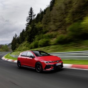001-hot-hatch-tedesca-ancora-più-affilata-pista