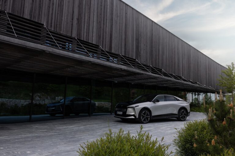 001-casa-transalpina-auto-elegante-tecnologica