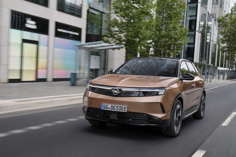 001-marchio-teutonico-approccia-elettrico-suv