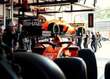 mclaren e oscar piastri affrontare la crisi di velocita insieme 1763523673